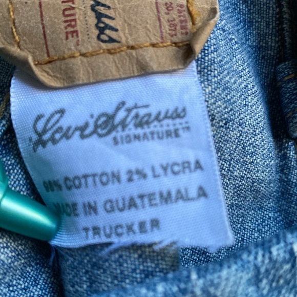 Vintage Levi's Strauss Trucker light wash denim jacket - Picture 10 of 10